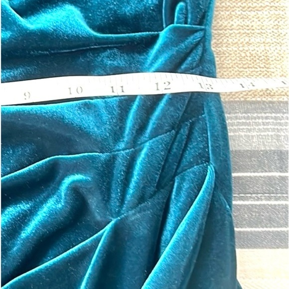 ELIZA J, Sexy BodyCon Women's Asymmetrical-Hem Stretch-Velvet Dress, EUC, Size 4 - Picture 11 of 15